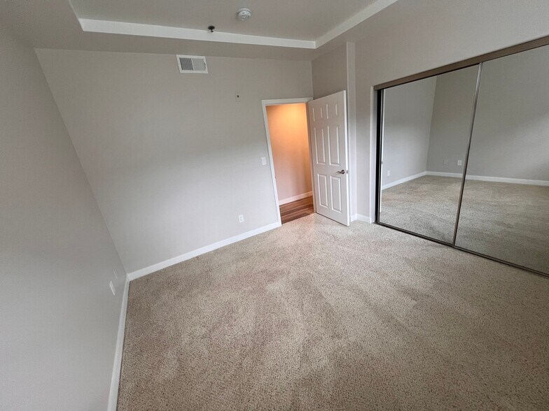 Building Photo - 4623 Willis Ave