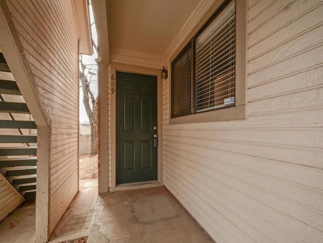 Building Photo - 2500 Burleson Rd