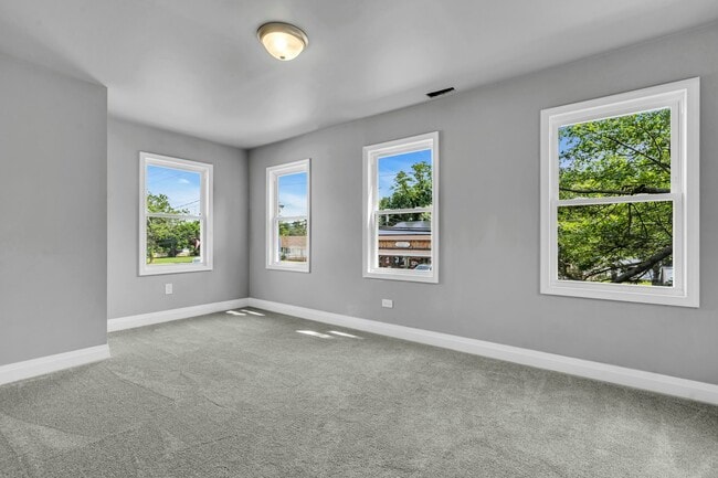 Building Photo - 19 E Main St