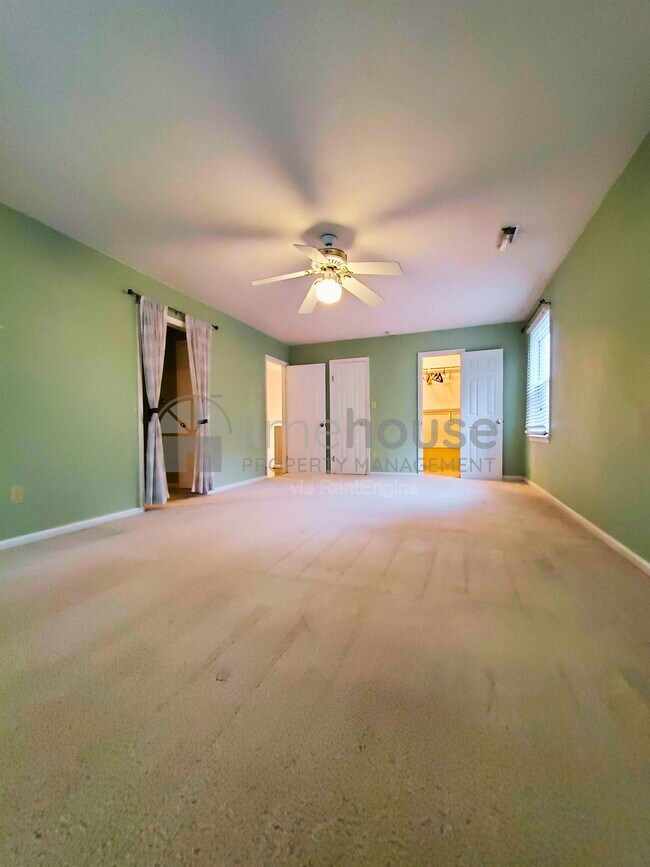 Building Photo - 909 Brandon Quay