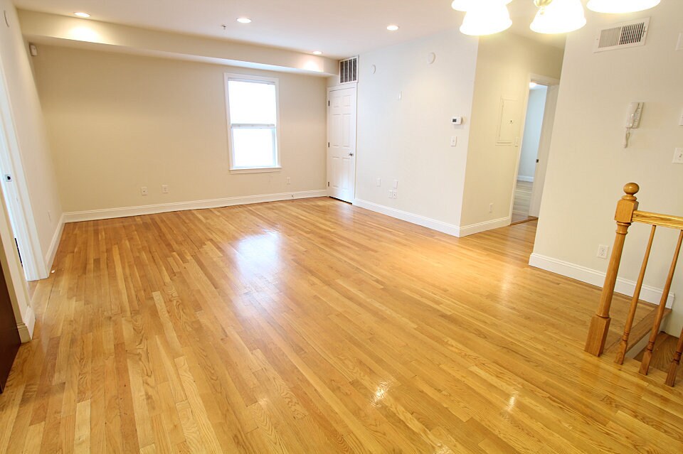 Building Photo - 3 Griggs Pl