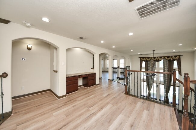 Building Photo - 26407 Wooded Hollow Ln