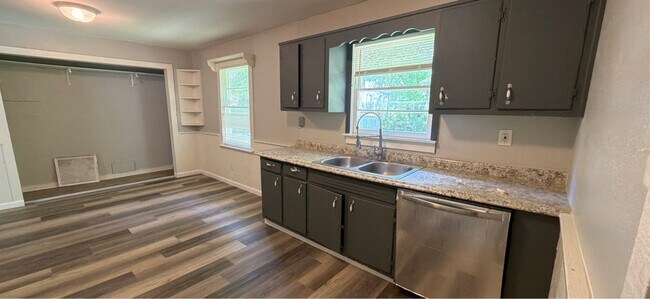 Building Photo - 3058 Boswell Dr NW