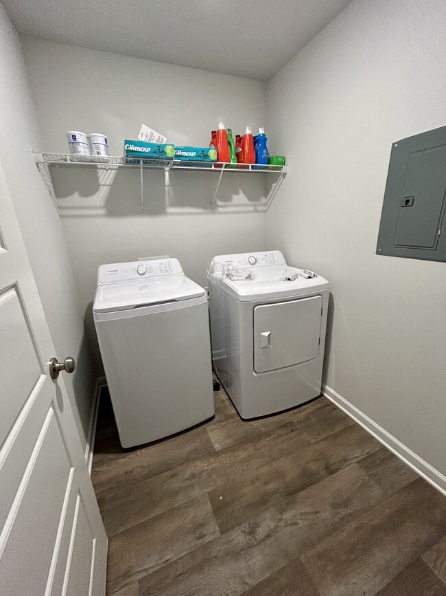 Building Photo - 7789 Pin Oak Dr N