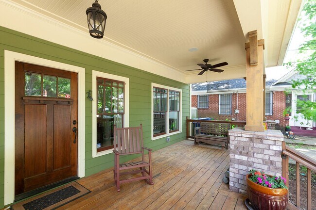 Building Photo - Beautiful 4/4 Plus Office, 4 Blocks From E...