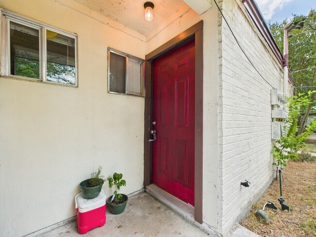 Building Photo - 308 Ehlinger Dr