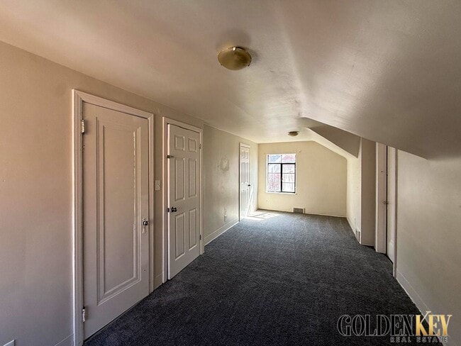 Building Photo - Updated large 3 bed/1.5 bath Westside Home!