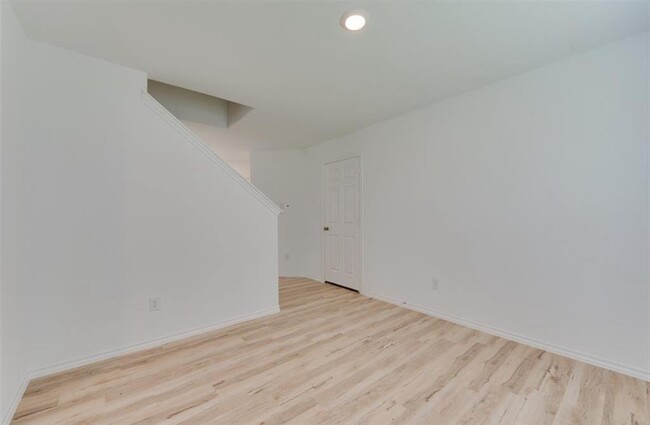 Building Photo - 11020 N Lake Mist Ln