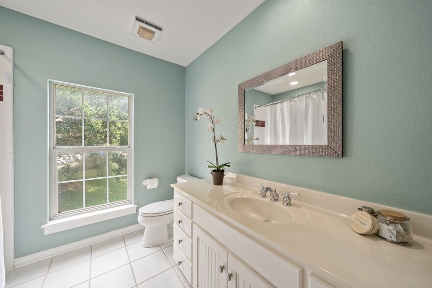 Building Photo - 10809 Range View Dr