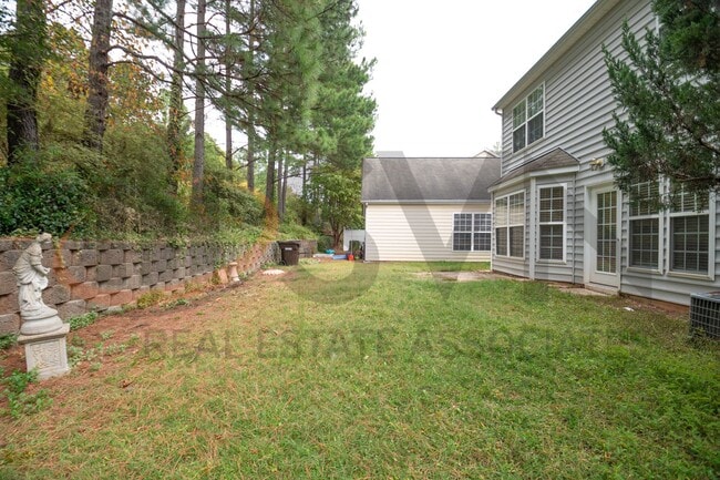 Building Photo - 3 Bedroom / 2.5 Bath in South Durham Neighborhood!