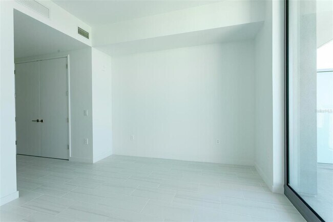 Building Photo - 400 Central Ave