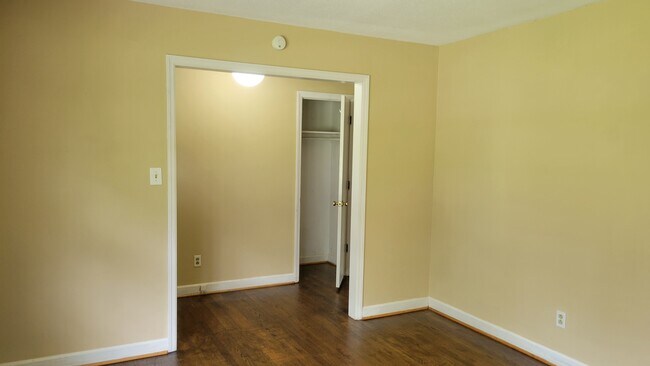 Building Photo - 2407 Glenwood Ave