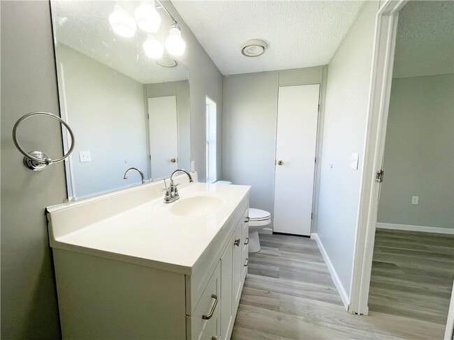 Building Photo - 566 Panther Dr