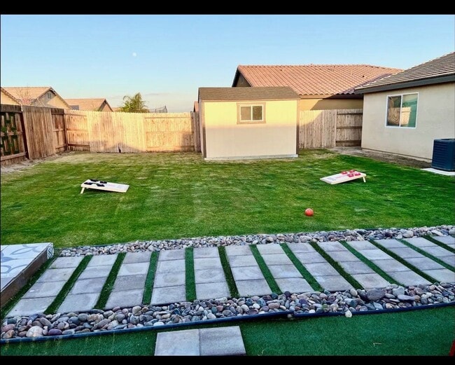 Building Photo - Best Deal in Town - Fully furnished 3 BD 2 BA Home