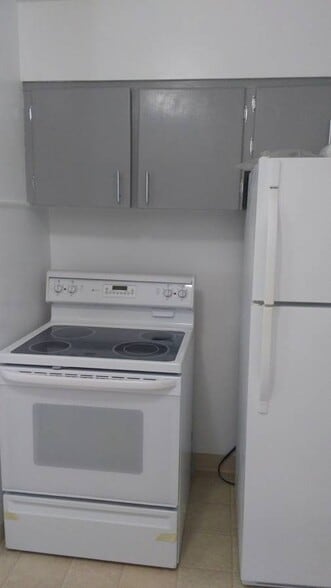 Building Photo - 5665 W Ellsworth Ave