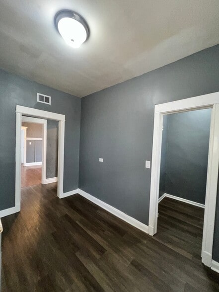 Building Photo - 5909 S Calumet Ave