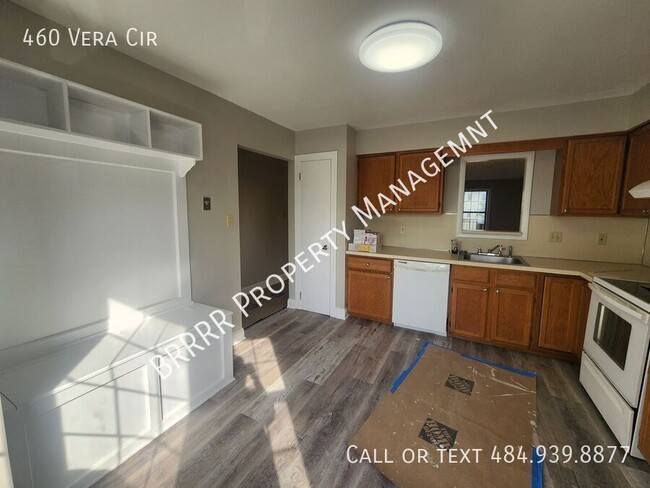 Building Photo - 460 Vera Cir