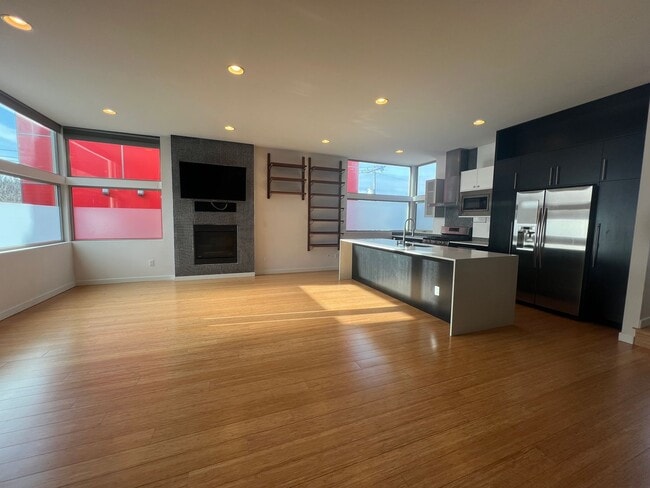 Building Photo - Beautiful Modern House near Columbia City in Seattle