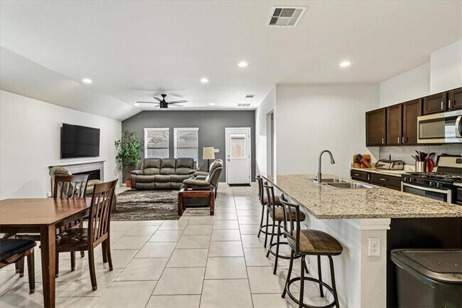 Building Photo - 2322 Sky Crest Dr