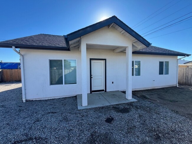 Primary Photo - 449 Tognazzini Ave