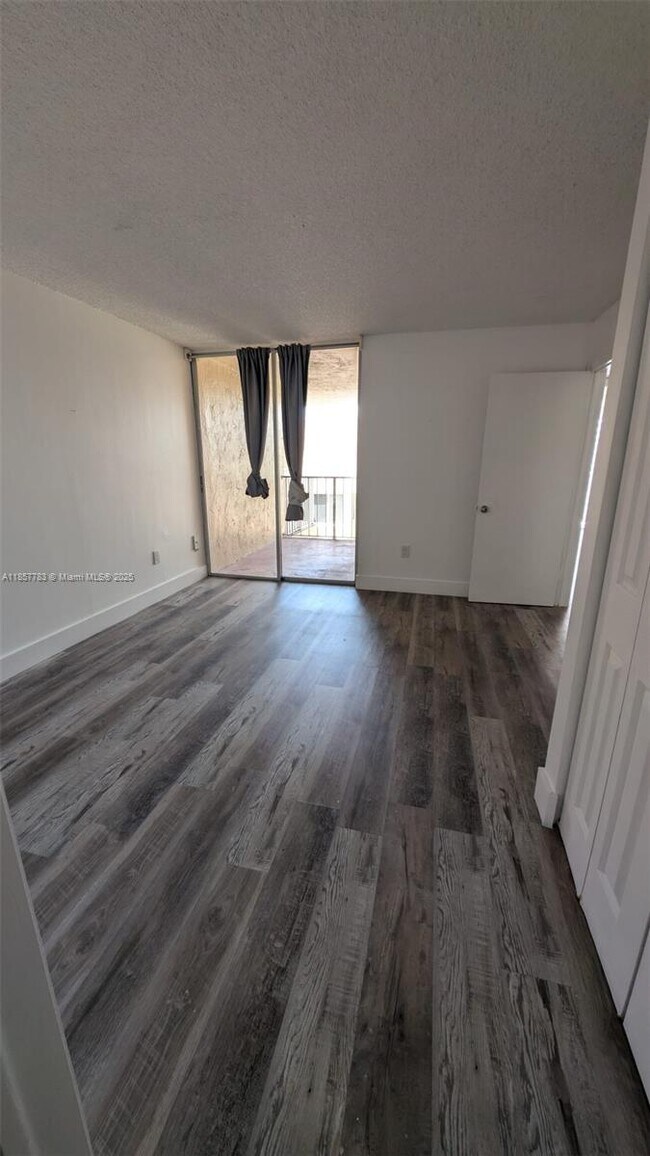 Building Photo - 10700 SW 108th Ave