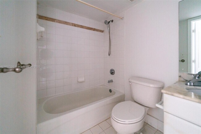 Building Photo - 1200 Brickell Bay Dr