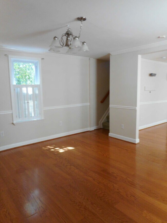 Building Photo - 608 Green St