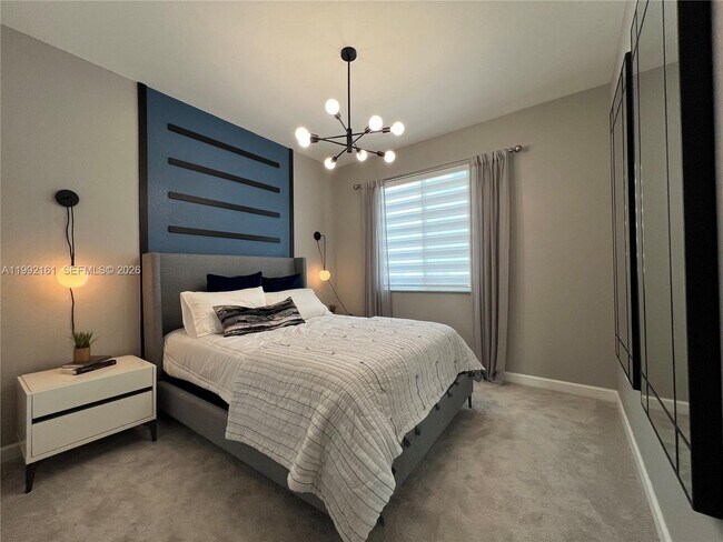 Building Photo - 680 SE 13th Ct