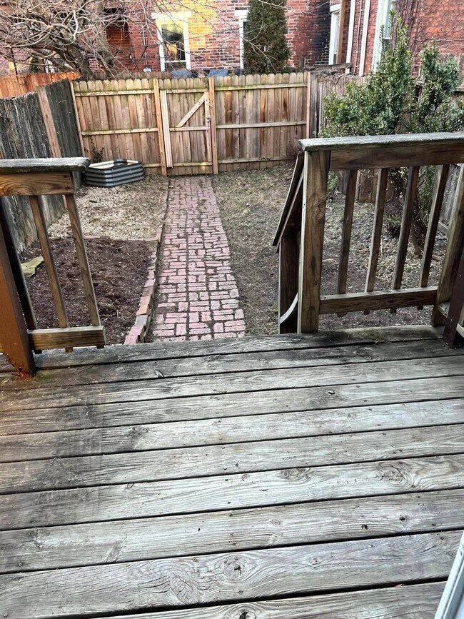 Building Photo - 1832 Green St