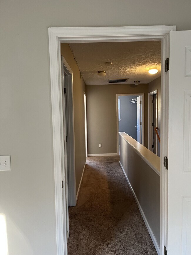 Building Photo - "Spacious 3-Bedroom Townhouse Retreat with Fireplace & Hardwood Floors in Antioch!"