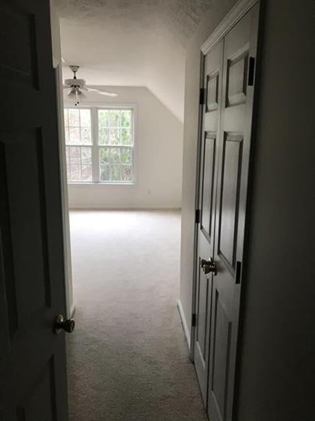 Building Photo - Carolina Lakes!!