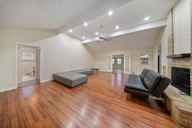 Building Photo - 15738 Tammany Ln