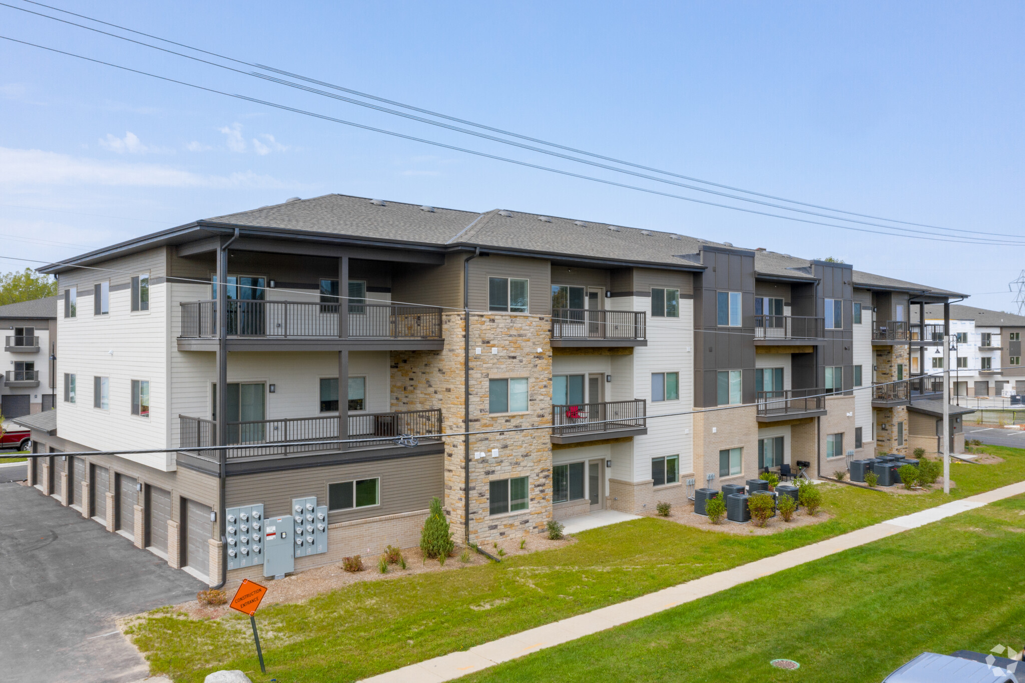 Building Photo - The Pointe Apartments