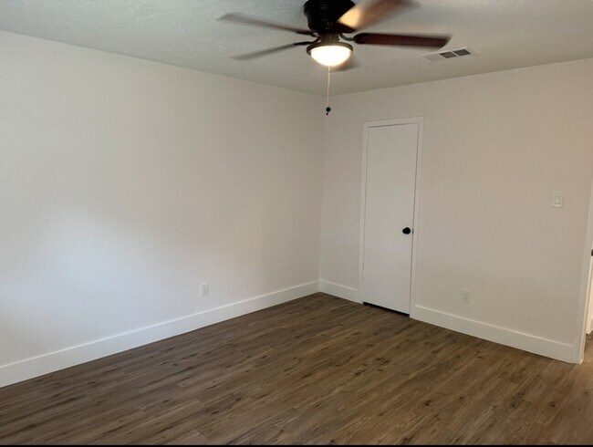 Building Photo - 16814 Barcelona Dr