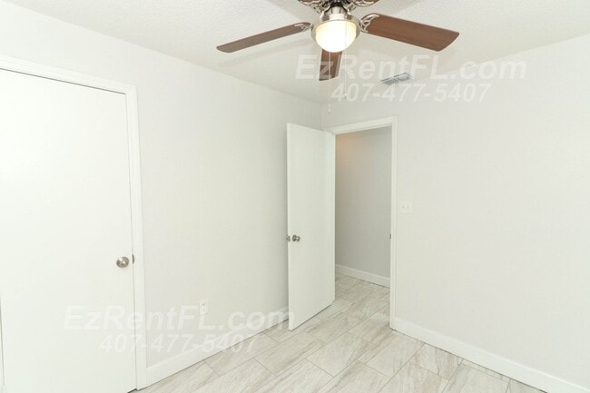 Building Photo - Remodeled 4/1.5 with Large Family Room