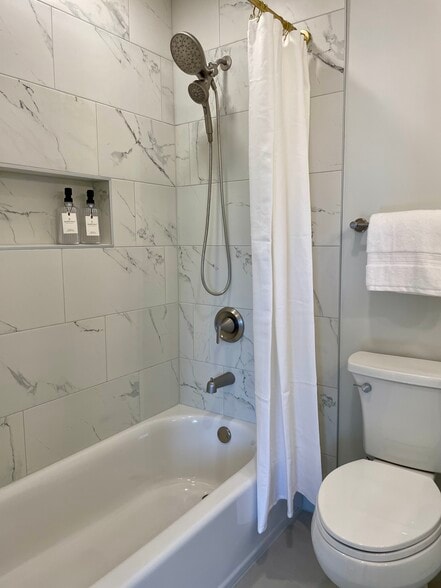 2nd Bathroom (Upstairs) - 16180 Apple Ln
