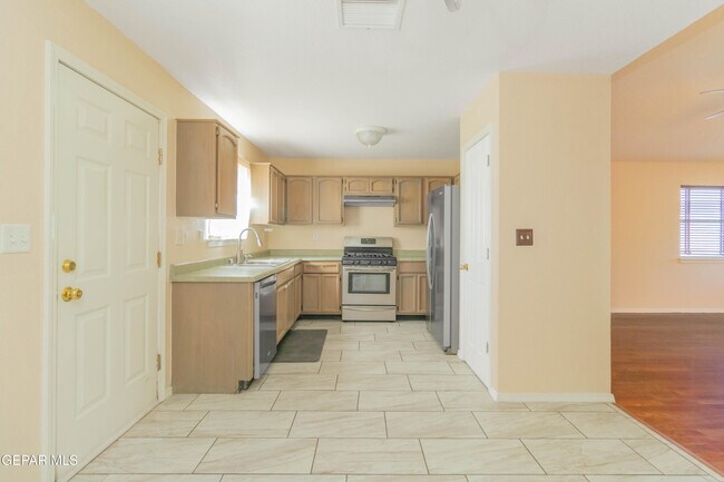 Building Photo - 5652 Rick Husband Dr