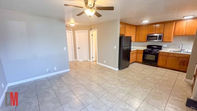 Interior Photo - 323 W 15th Ave