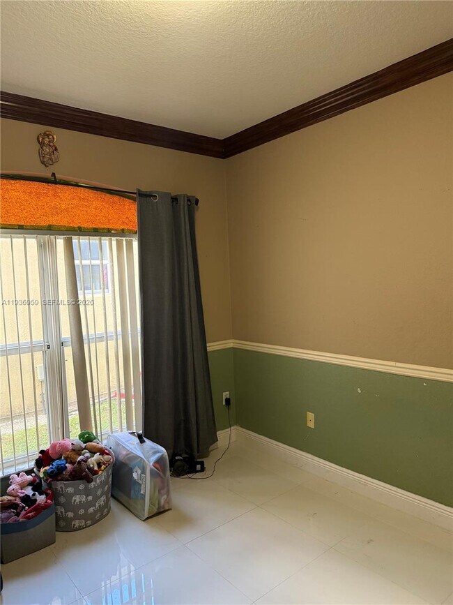 Building Photo - 3951 NE 13th Dr