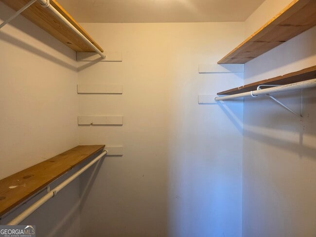 Building Photo - 310 W 5th St