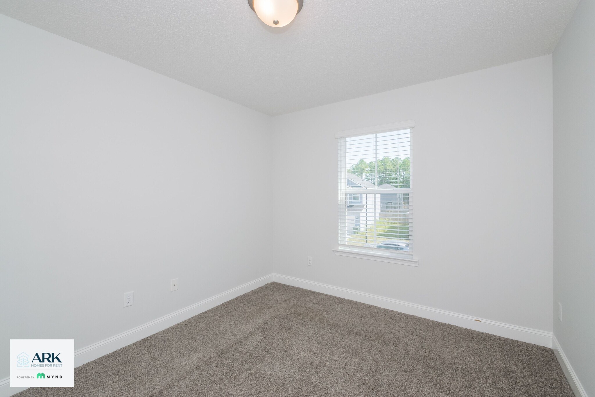 Building Photo - 135 Sugarberry Ln
