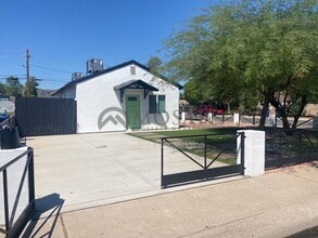 Building Photo - 257 E Oakland St