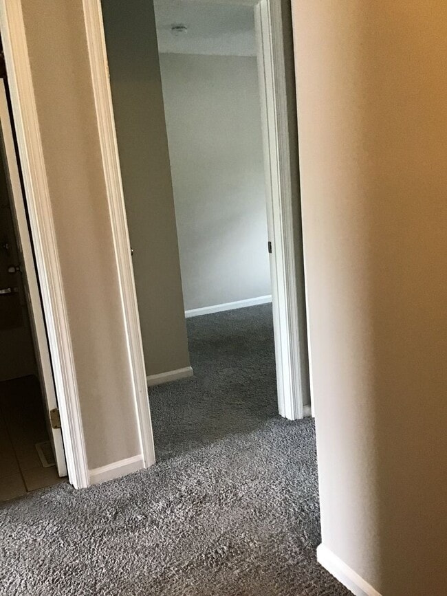 Building Photo - 3 Bed 1.5 Bath Townhome