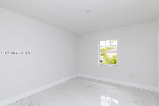 Building Photo - 18420 SW 77th Ct
