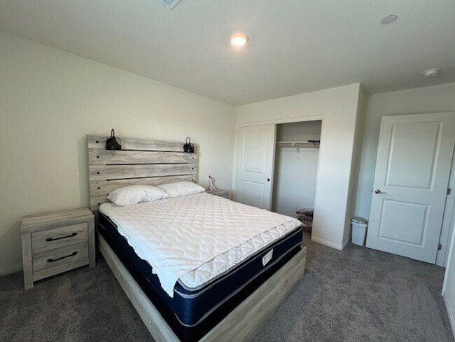 Building Photo - FULLY FURNISHED!!! beautiful 3 bedroom 2 and half bath home is located in the Symmetry Bay Cadenc...