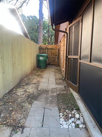 Building Photo - 2302 Mercedes Rd