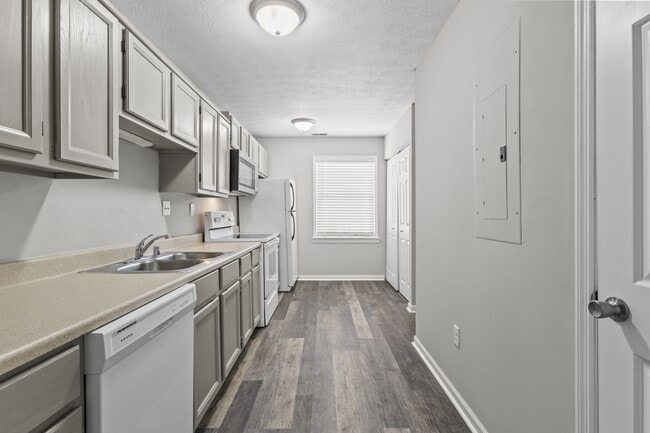 Building Photo - 1658 Foxhaven Dr