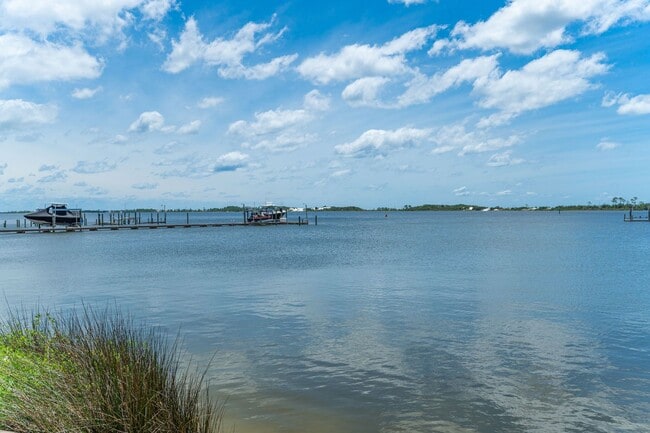 Building Photo - Waterfront Condo!