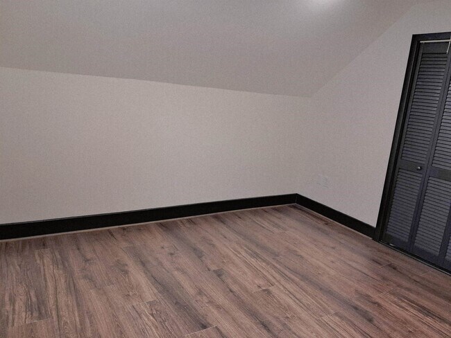 Building Photo - 42 Bowery St