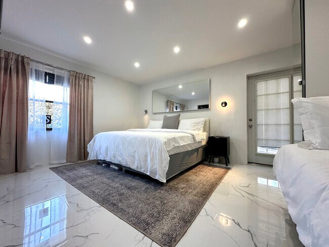 Building Photo - 5700 Saddlebrook Way